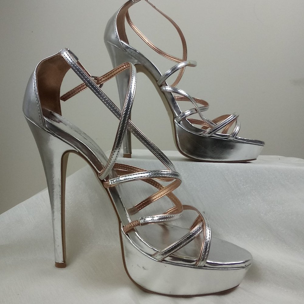 Silver strappy ladies shoe